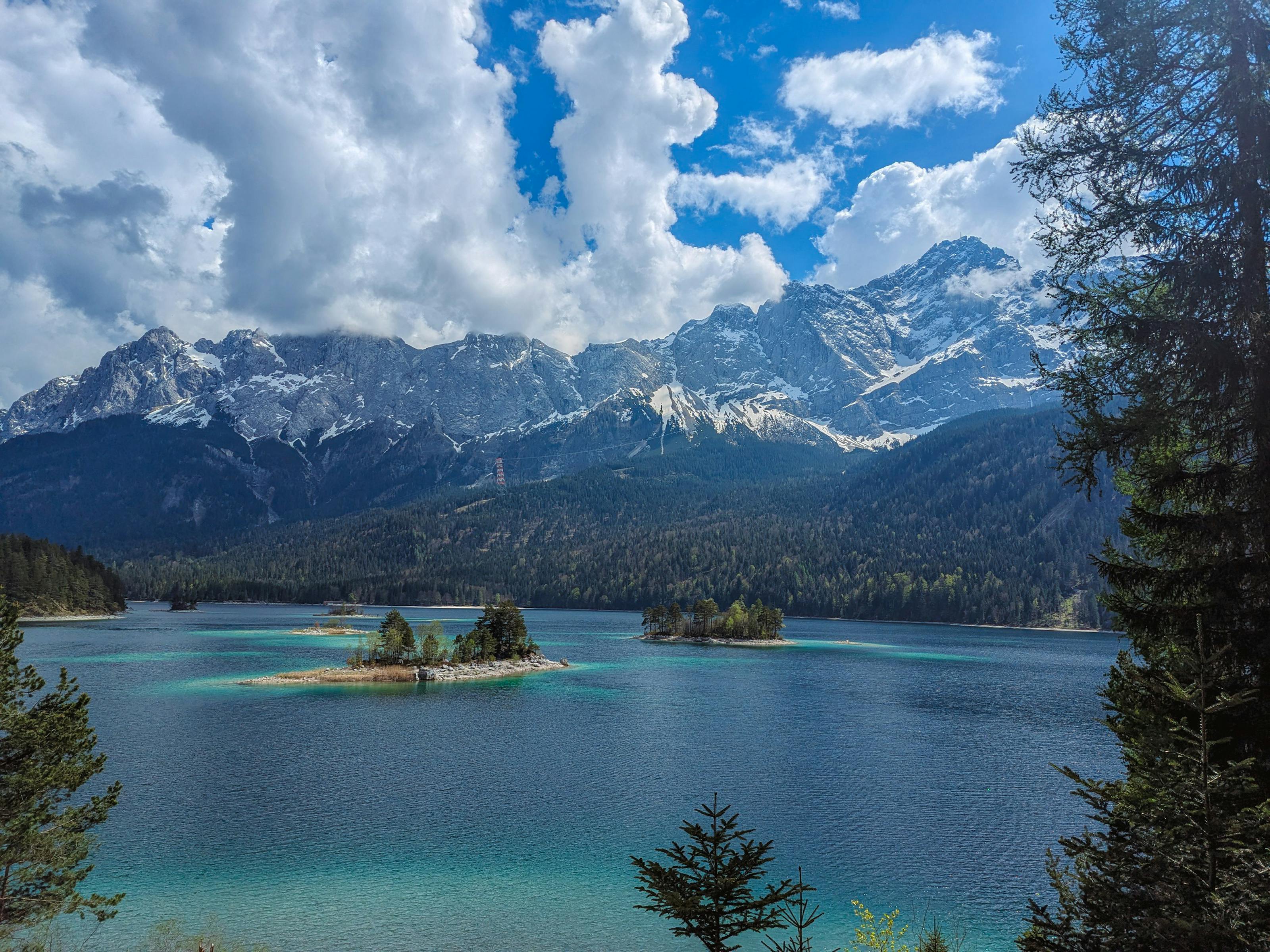 Eibsee und Zugspitze im Sommer